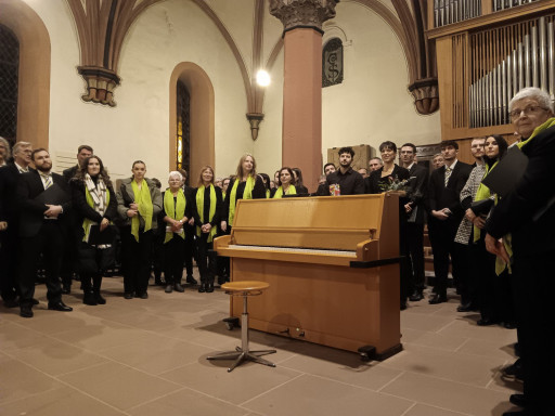 Der gesamte Chor des MGV mit den Solisten 